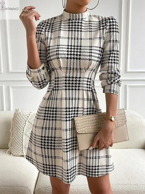 Ruched Mini Dress Long Sleeve / Cute Business Casual Outfits | SiAra 