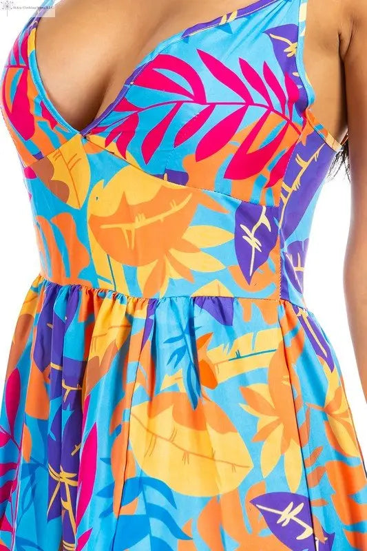 Sleeveless Maxi Dress Multicolor Top Closed-up | Sleeveless V-neck Maxi Dress | SiAra