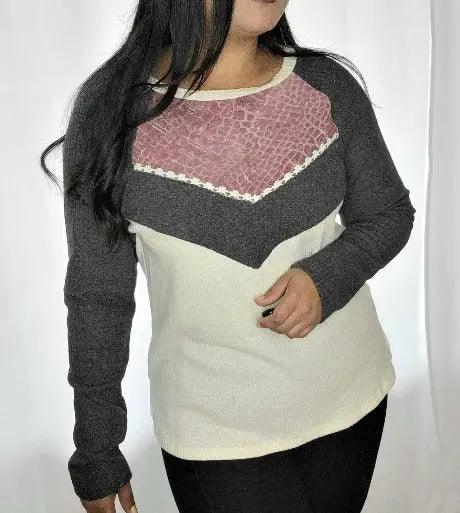 Women's Long Sleeve Twill Pattern Sweater Close up | SiAra Clothing Store